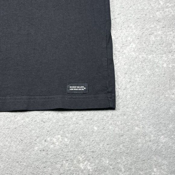 Life Is Good Shirt Mens XL Gray Christmas is my Favorite Color Shirt Sleeve - Picture 4 of 10